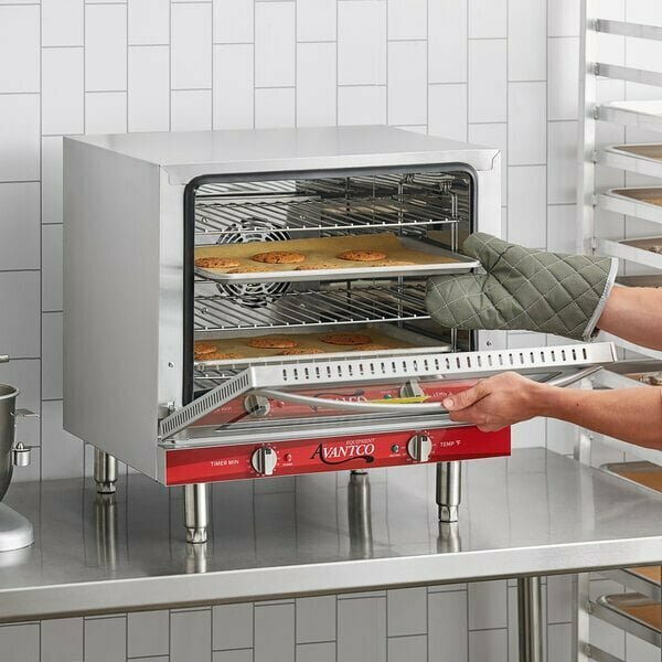 Avantco CO-28M Half Size Countertop Convection Oven 2.3 cu. ft. - 208/240V 2100/2800W 177CO28M